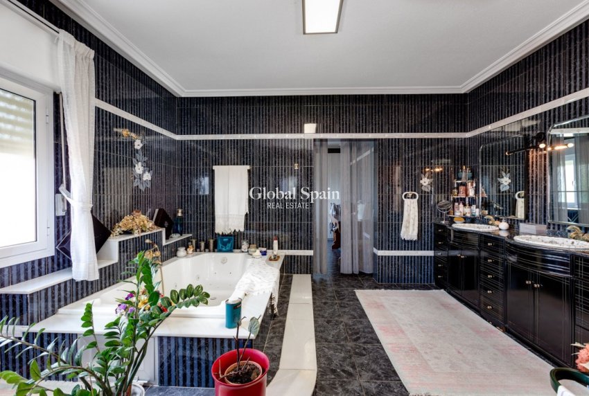 Resale - VILLA -
TORREVIEJA - San Luis