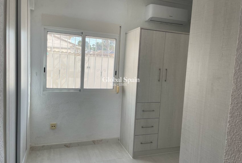 Resale - Villa -
TORREVIEJA - San Luis