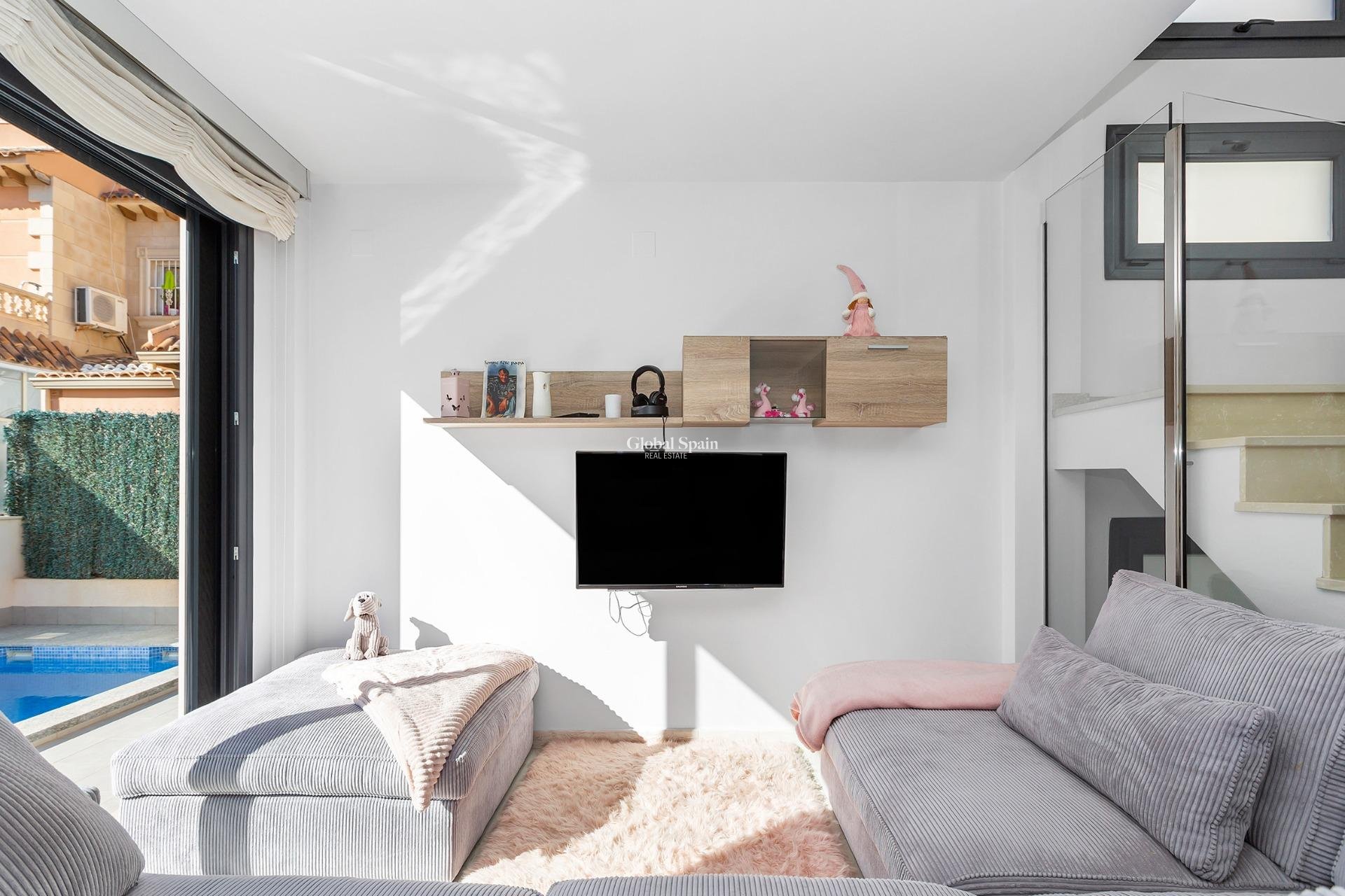 Resale - Villa -
TORREVIEJA - Sector 25