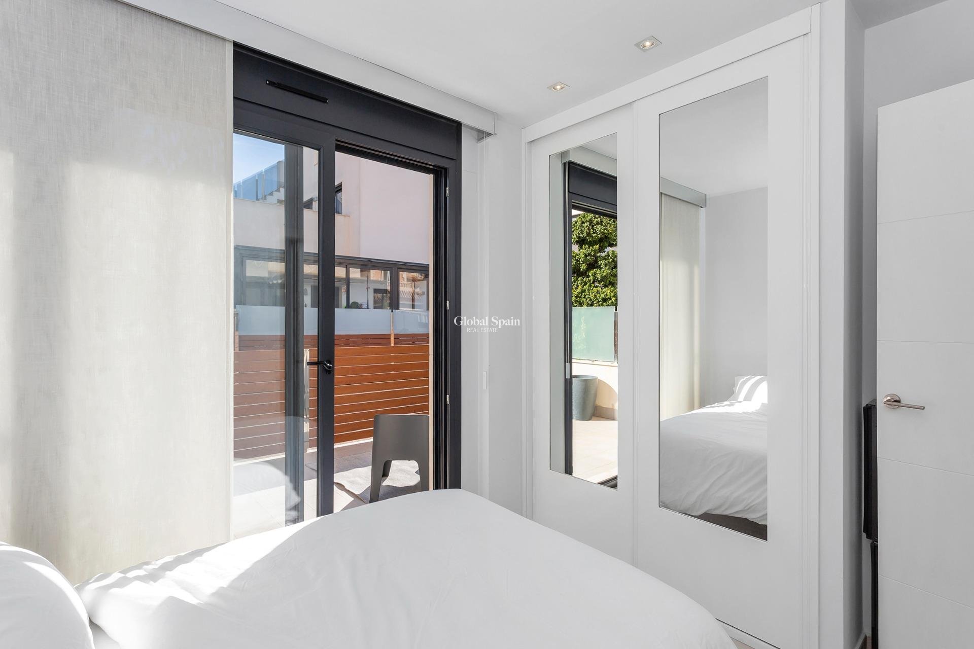 Resale - Villa -
TORREVIEJA - Sector 25