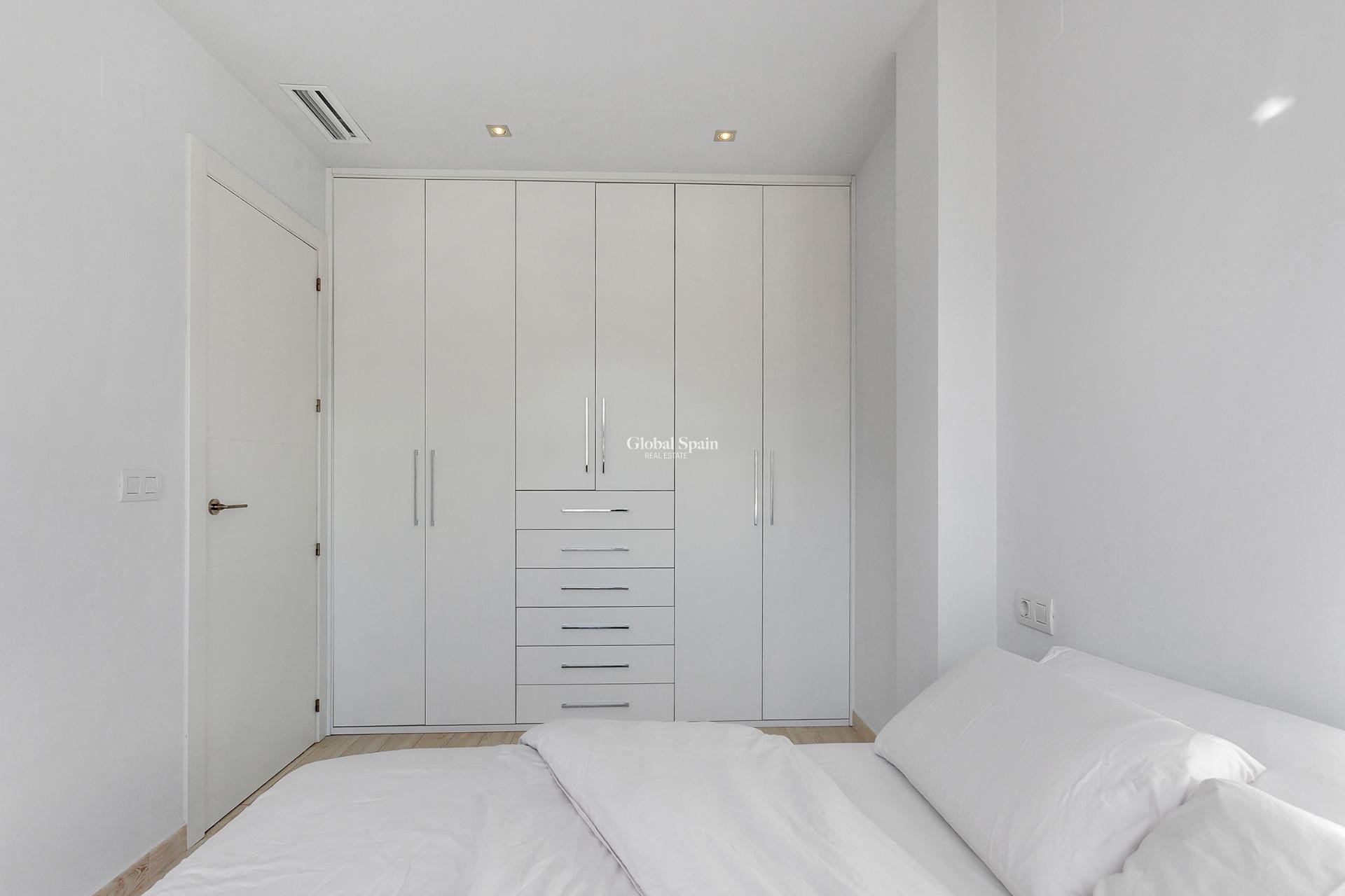 Resale - Villa -
TORREVIEJA - Sector 25