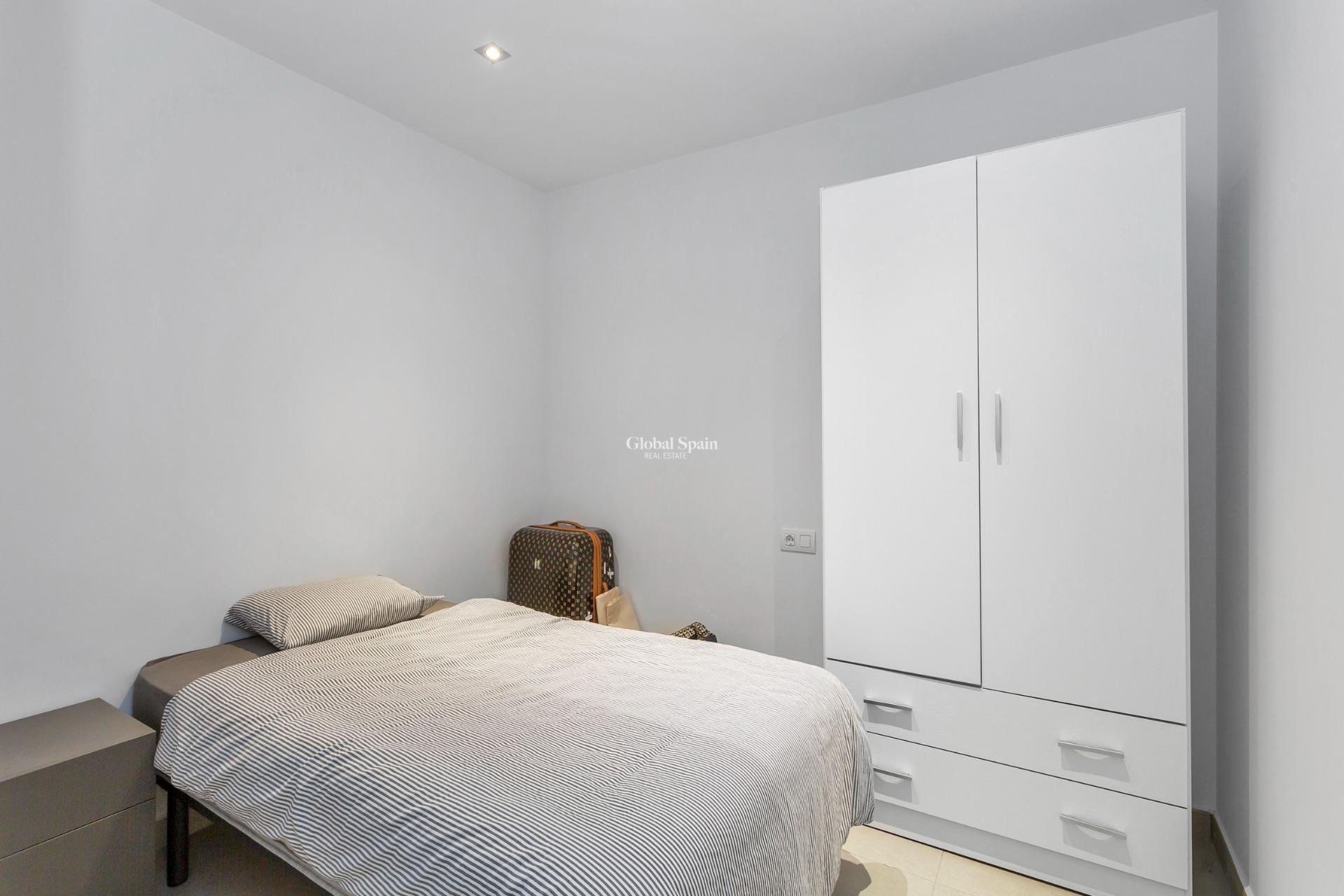 Resale - Villa -
TORREVIEJA - Sector 25