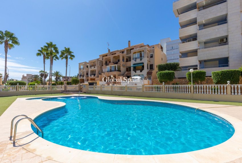 Resale - Villa -
TORREVIEJA - Torreblanca