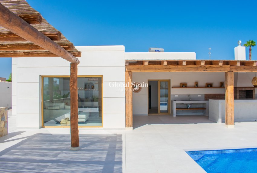 Resale - VILLA -
TORREVIEJA - Torreta Florida
