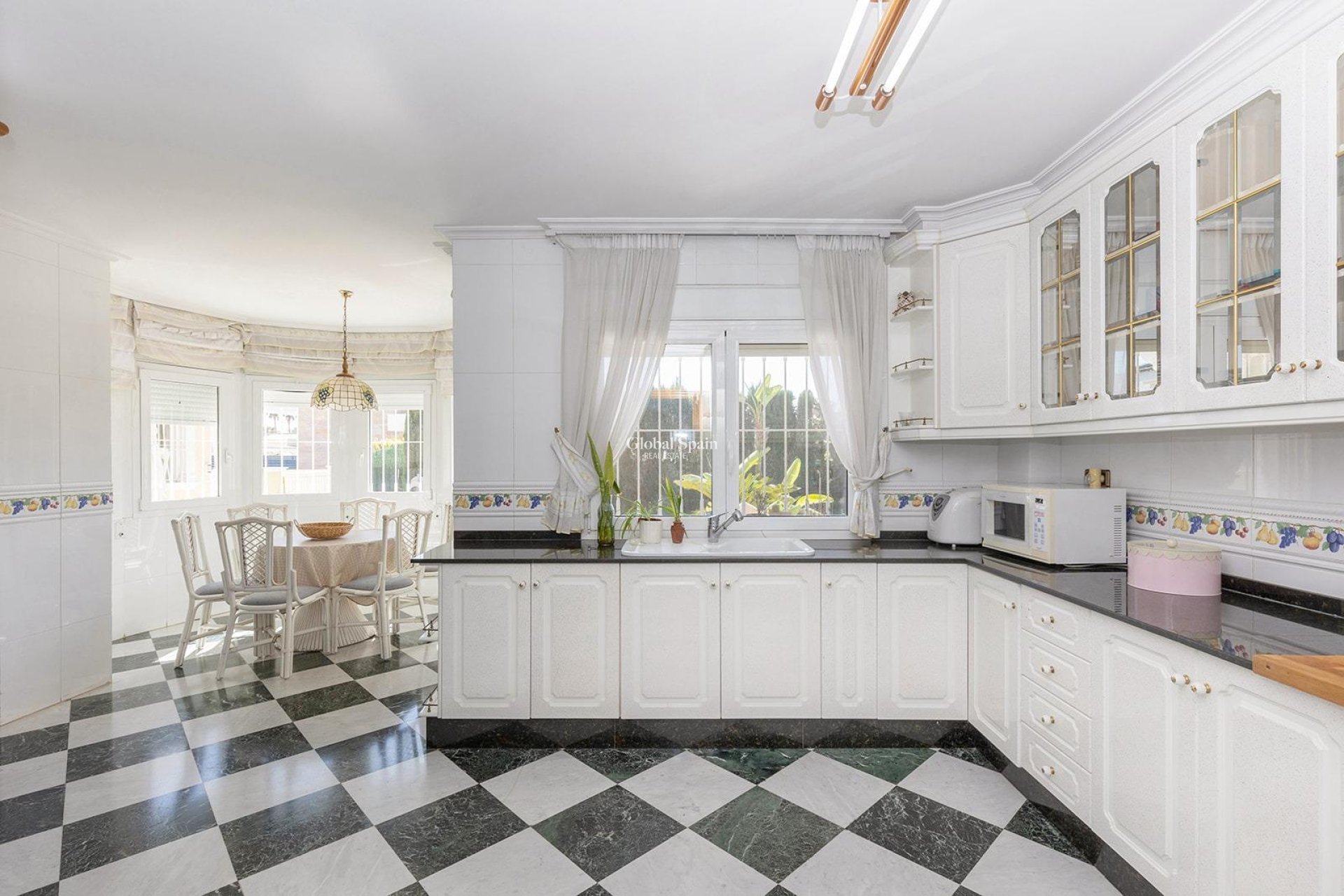 Resale - Villa -
TORREVIEJA - Torreta florida