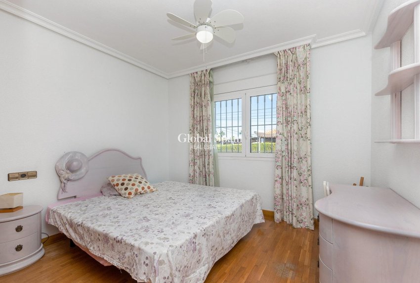 Resale - Villa -
TORREVIEJA - Torreta florida