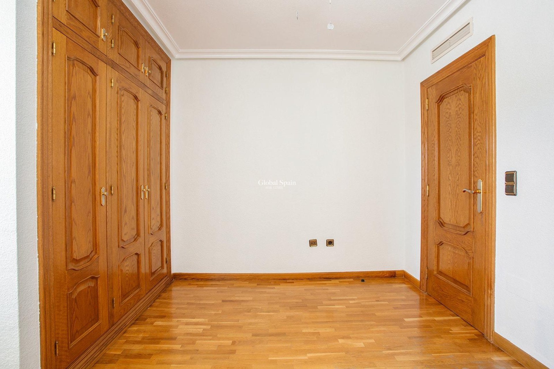 Resale - Villa -
TORREVIEJA - Torreta florida