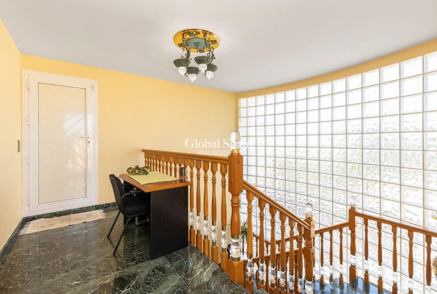 Resale - Villa -
TORREVIEJA - Torreta florida