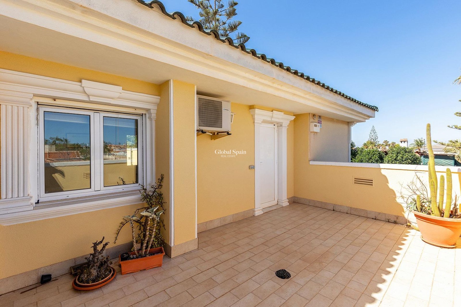 Resale - Villa -
TORREVIEJA - Torreta florida