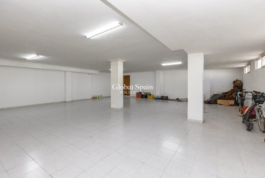 Resale - Villa -
TORREVIEJA - Torreta florida