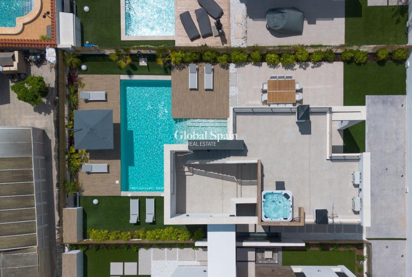 Resale - VILLA -
TORREVIEJA - Torreta Florida