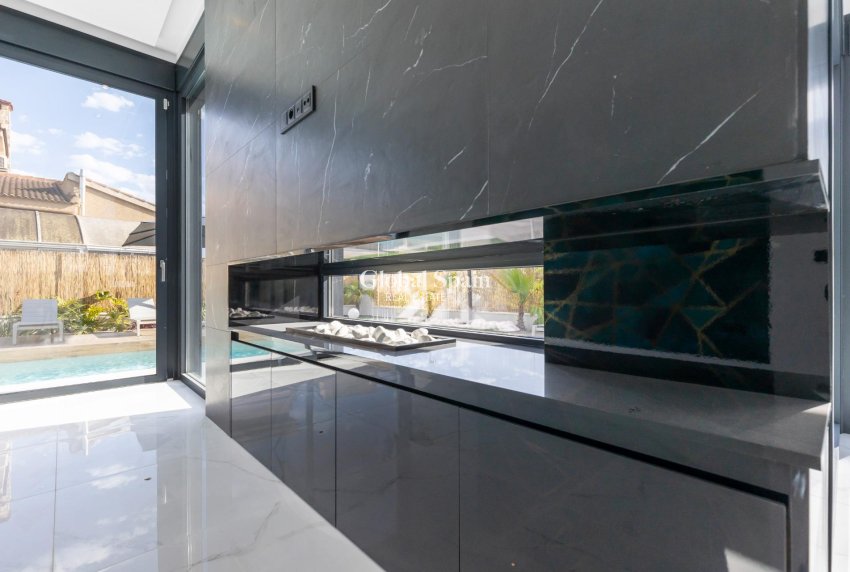 Resale - VILLA -
TORREVIEJA - Torreta Florida