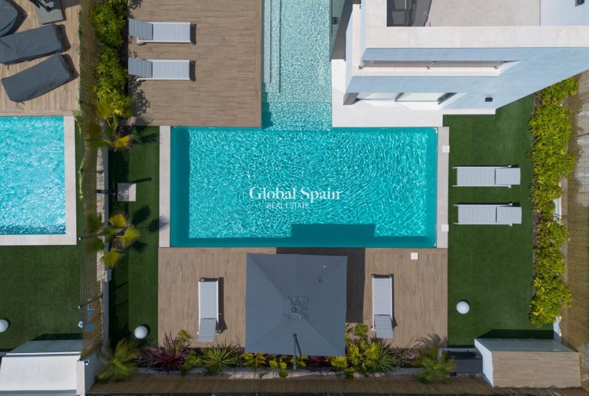 Resale - VILLA -
TORREVIEJA - Torreta Florida