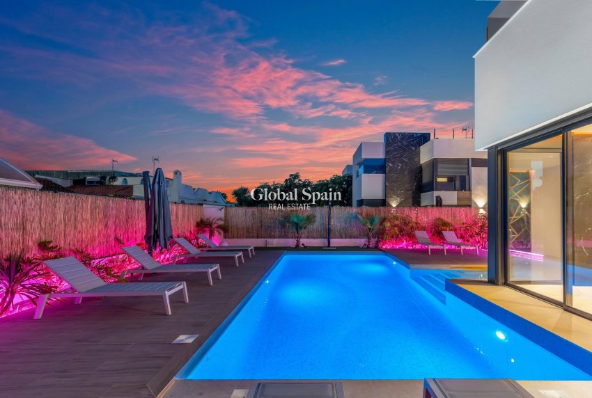 Resale - VILLA -
TORREVIEJA - Torreta Florida