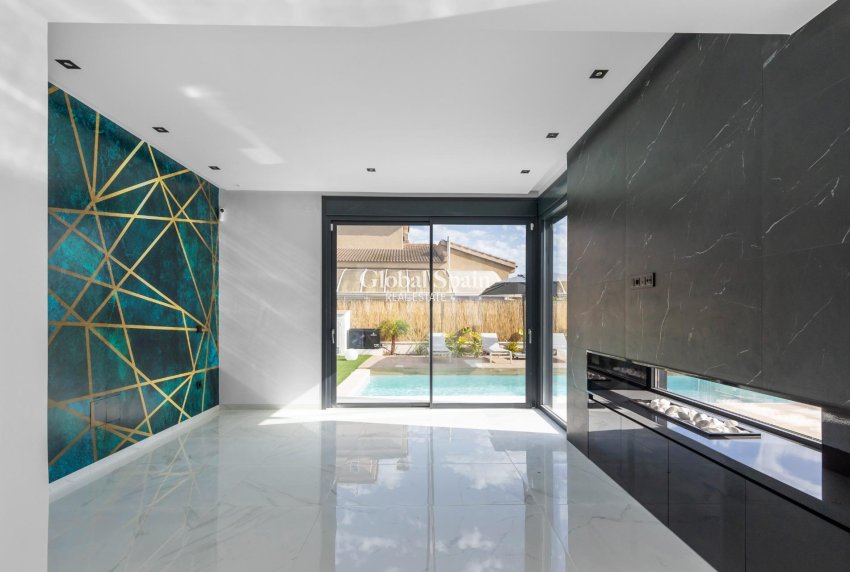 Resale - VILLA -
TORREVIEJA - Torreta Florida