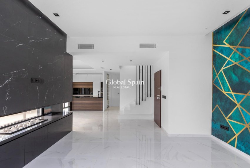 Resale - VILLA -
TORREVIEJA - Torreta Florida