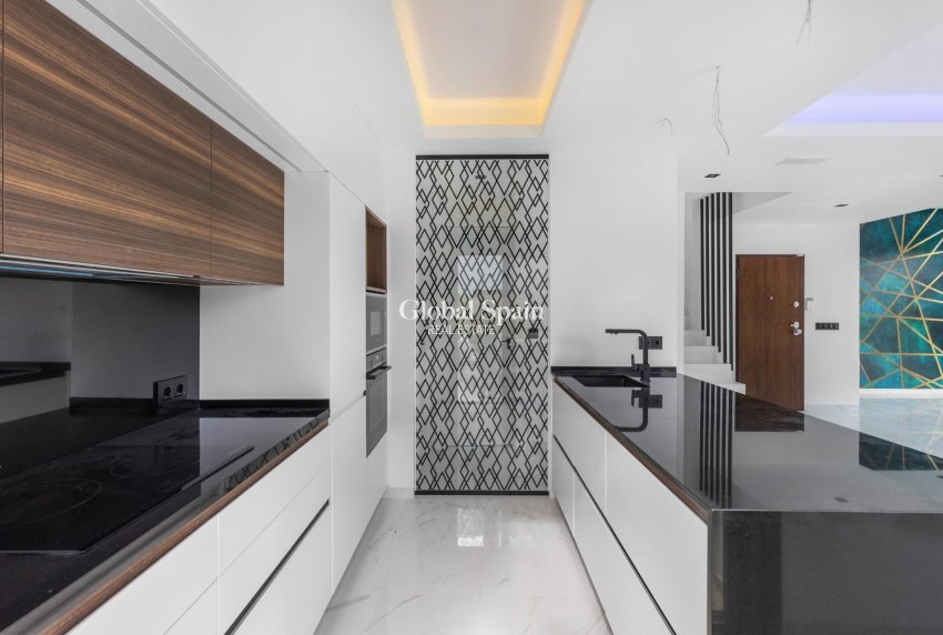 Resale - VILLA -
TORREVIEJA - Torreta Florida