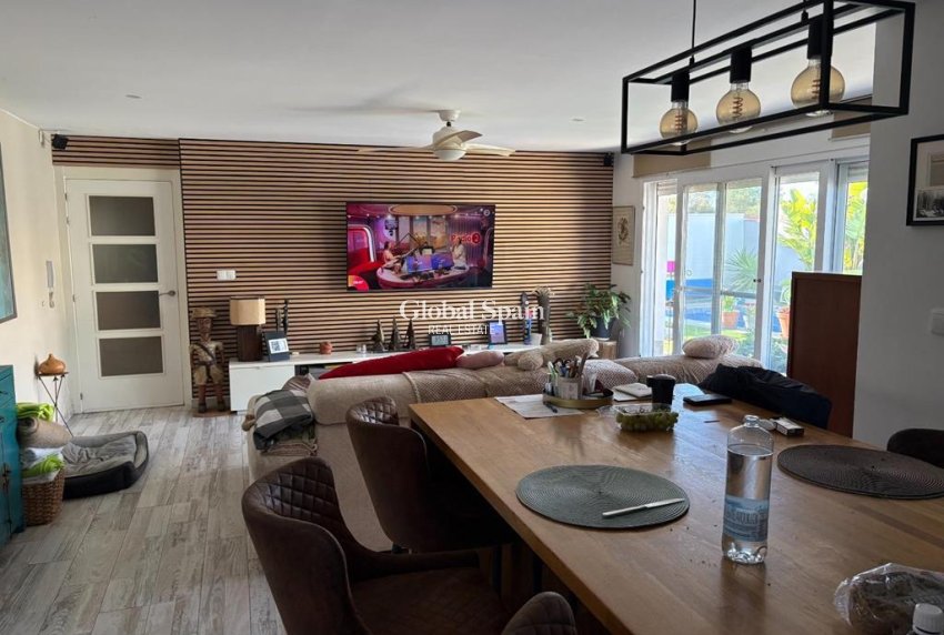 Resale - VILLA -
TORREVIEJA - Torreta Florida