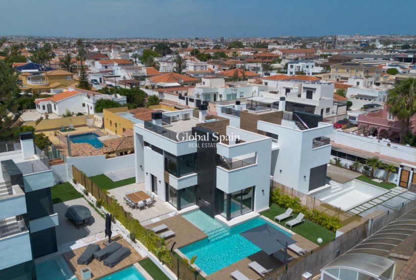Resale - VILLA -
TORREVIEJA - Torreta Florida