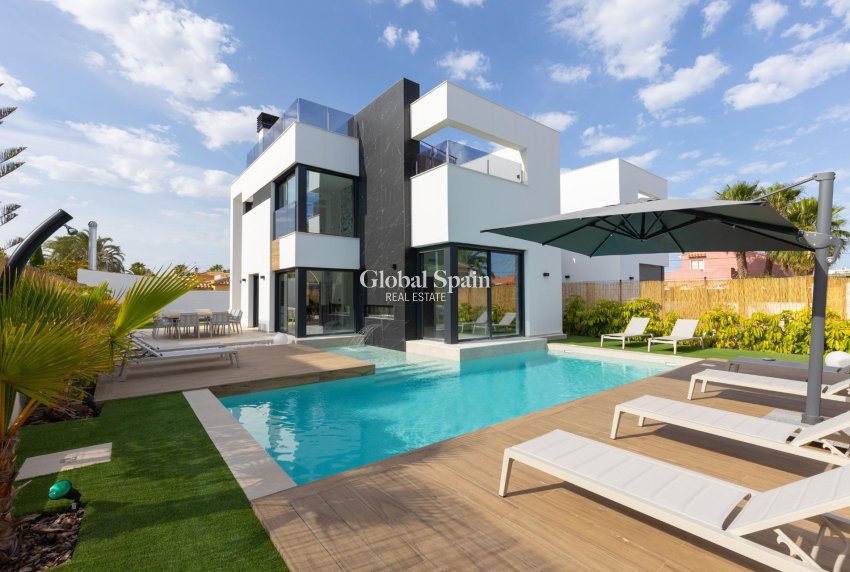 Resale - VILLA -
TORREVIEJA - Torreta Florida