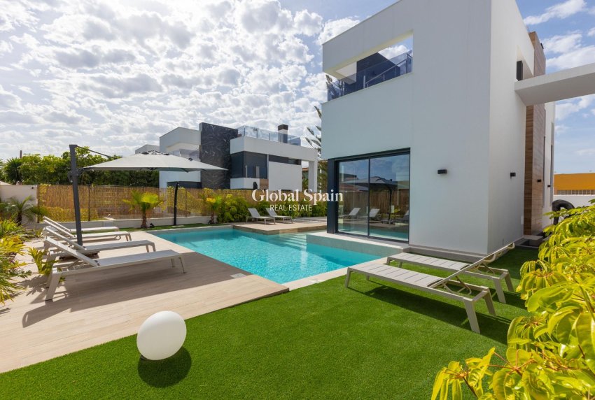 Resale - VILLA -
TORREVIEJA - Torreta Florida
