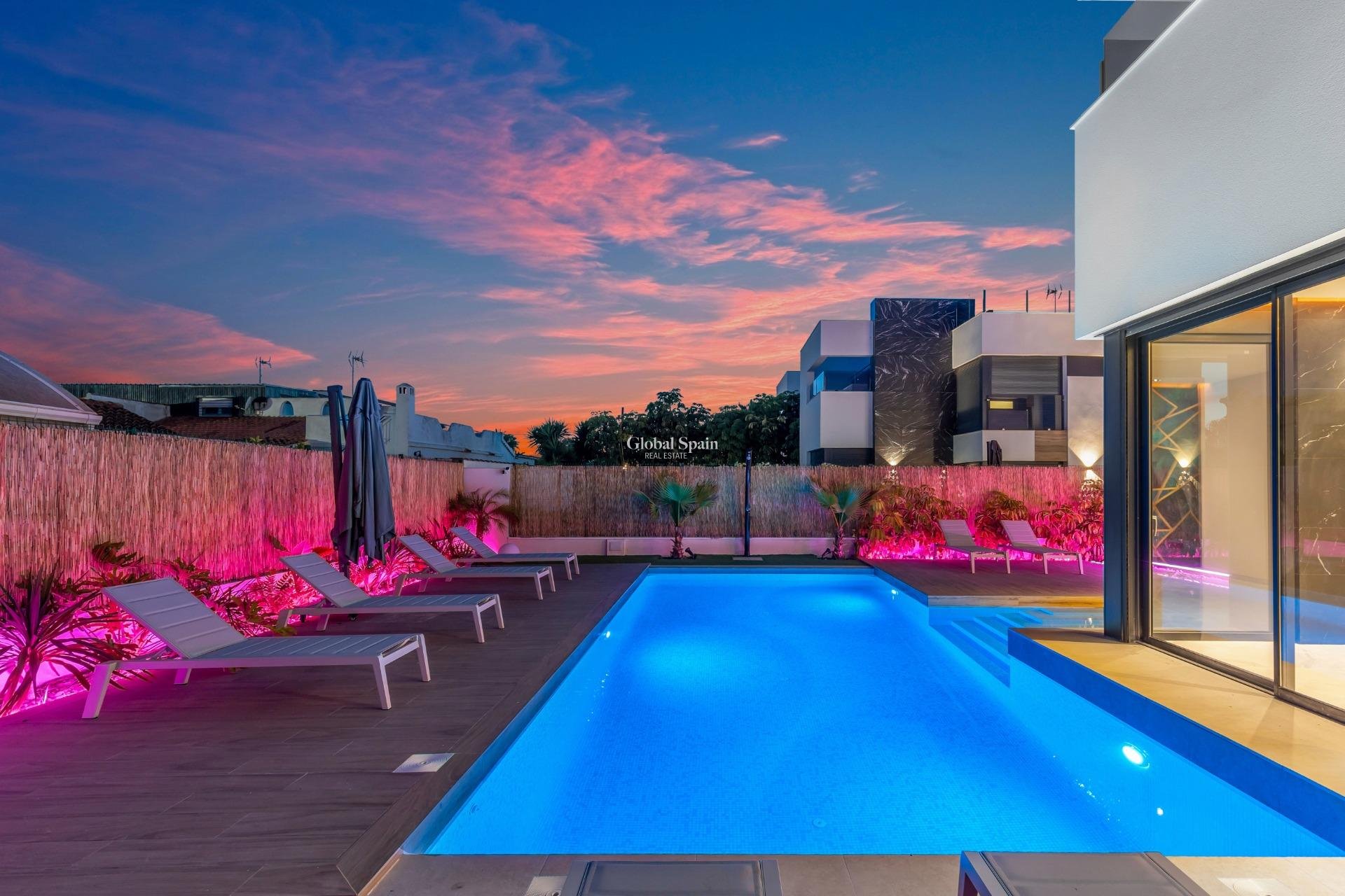 Resale - VILLA -
TORREVIEJA - Torreta Florida