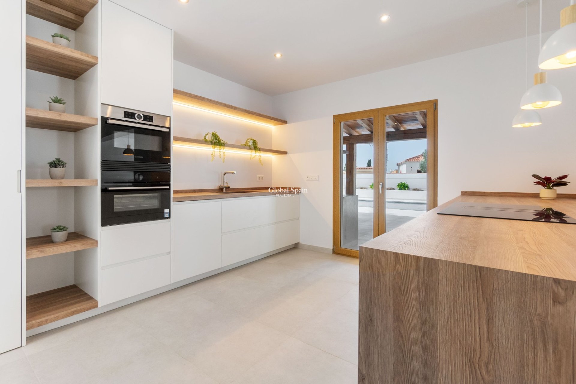 Resale - Villa -
TORREVIEJA - Torreta Florida