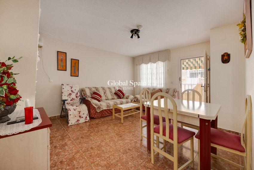 Resale - VILLA -
TORREVIEJA - Torretas