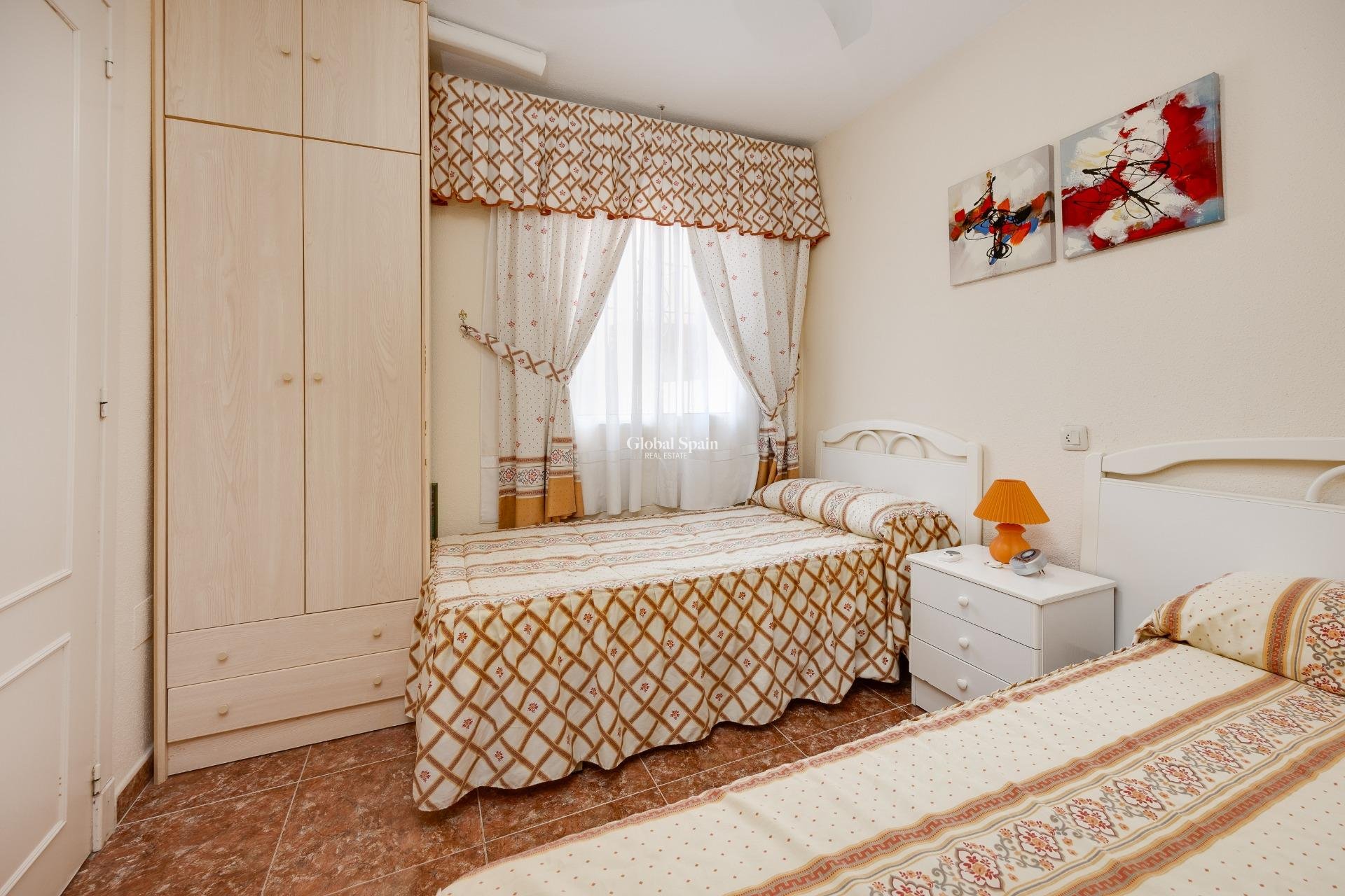 Resale - VILLA -
TORREVIEJA - Torretas