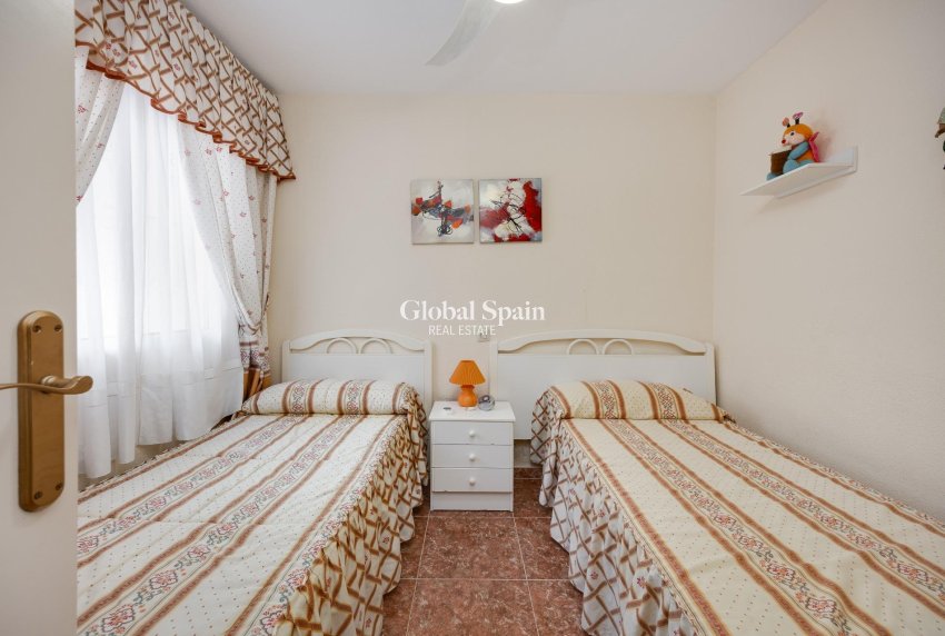 Resale - VILLA -
TORREVIEJA - Torretas
