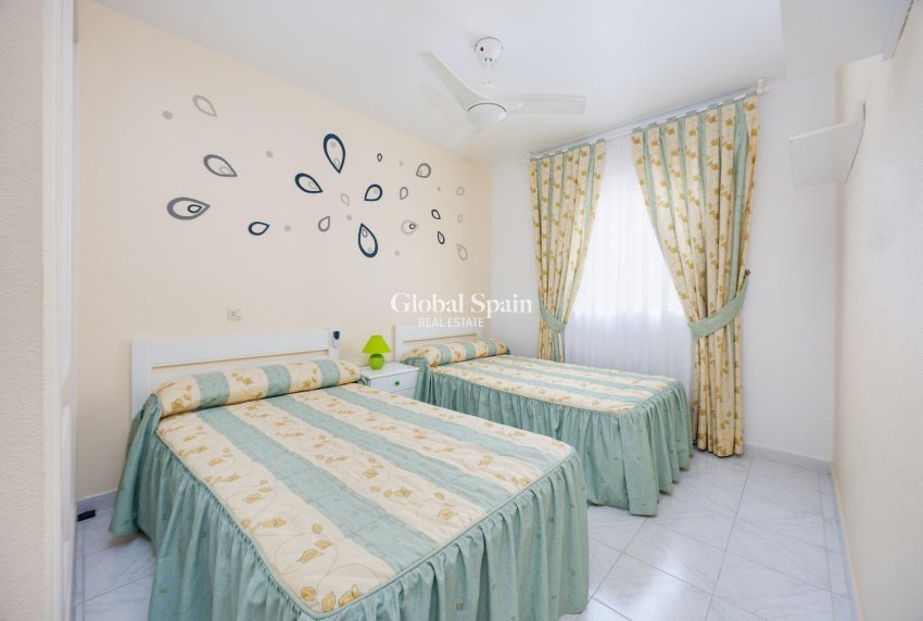 Resale - VILLA -
TORREVIEJA - Torretas