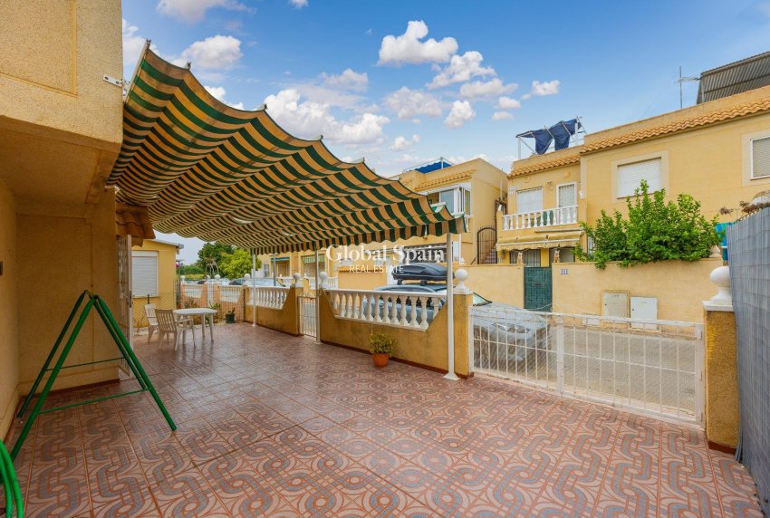 Resale - VILLA -
TORREVIEJA - Torretas