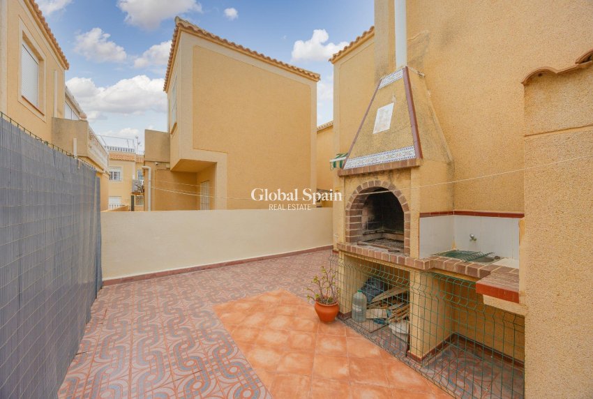 Resale - VILLA -
TORREVIEJA - Torretas