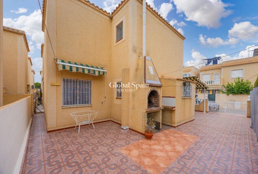Resale - VILLA -
TORREVIEJA - Torretas
