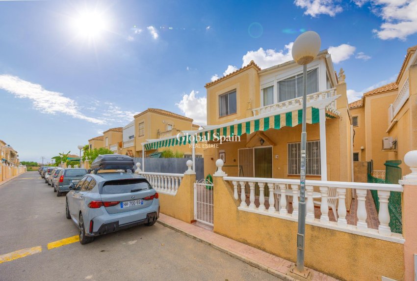 Resale - VILLA -
TORREVIEJA - Torretas