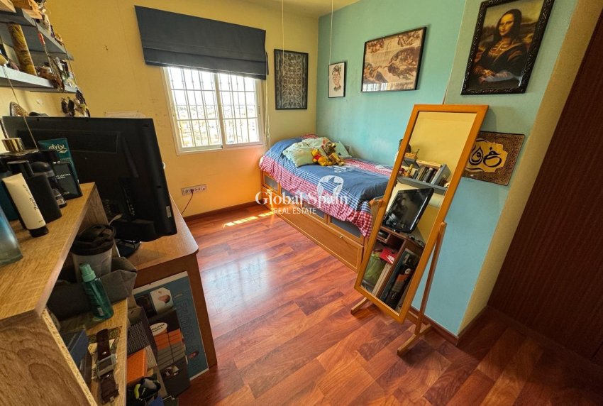 Resale - VILLA -
TORREVIEJA - Zona Los Frutales