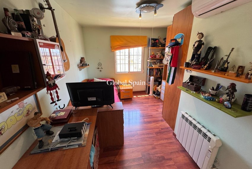 Resale - VILLA -
TORREVIEJA - Zona Los Frutales