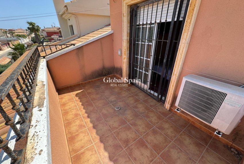 Resale - VILLA -
TORREVIEJA - Zona Los Frutales