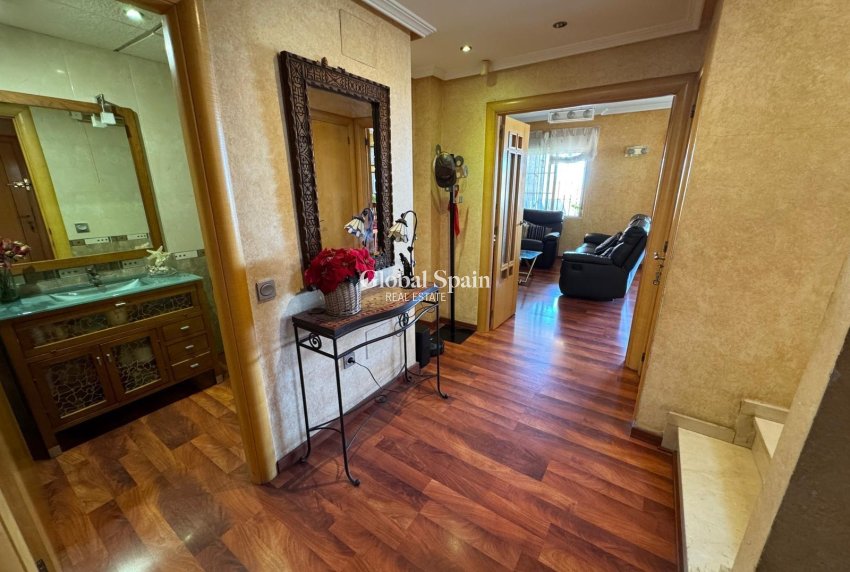 Resale - VILLA -
TORREVIEJA - Zona Los Frutales