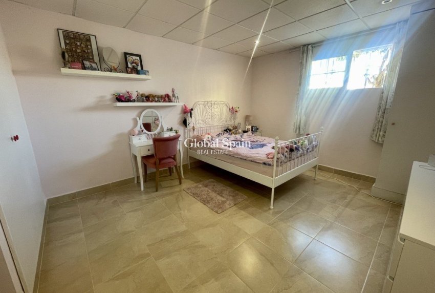 Resale - VILLA -
Urb. La Marina - Inland