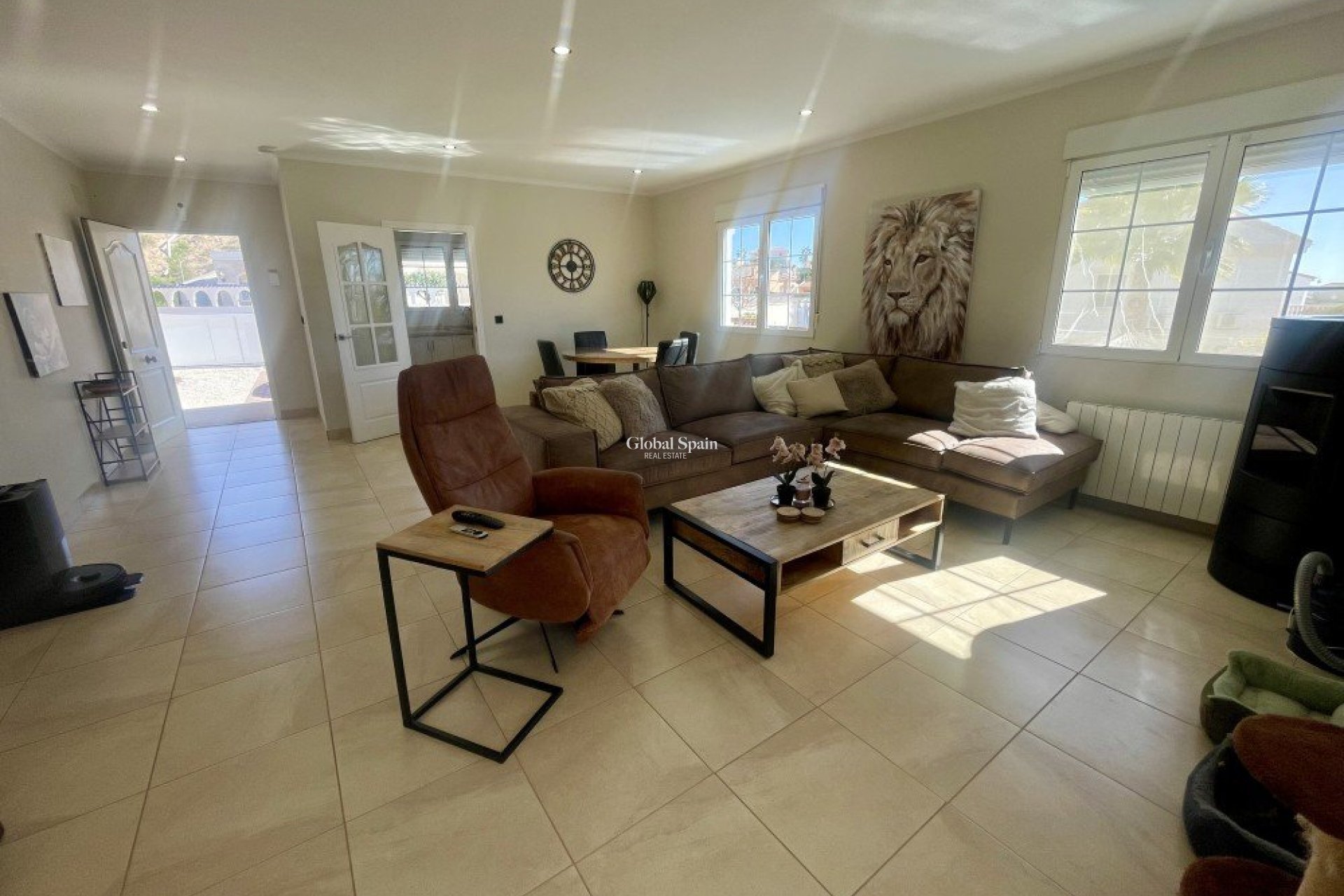 Resale - VILLA -
Urb. La Marina - Inland