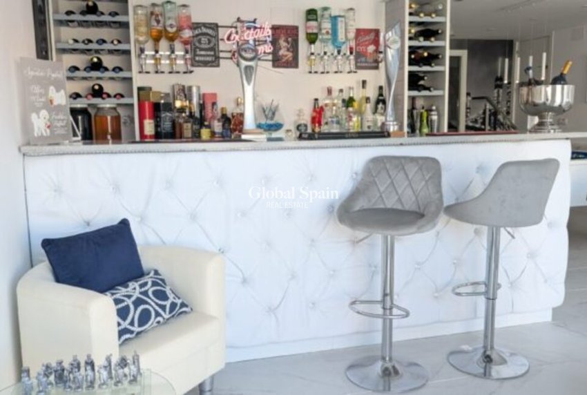 Resale - VILLA -
VILLAMARTÍN - Costa Blanca