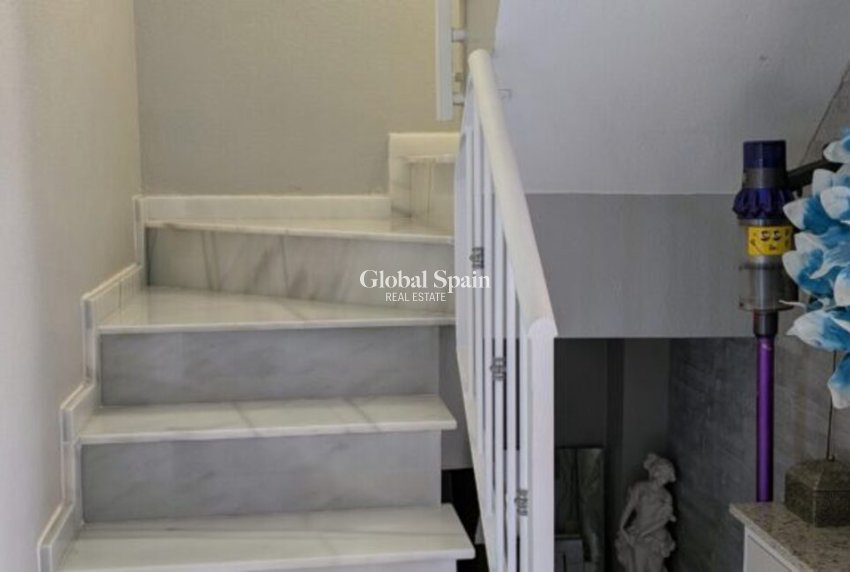 Resale - VILLA -
VILLAMARTÍN - Costa Blanca