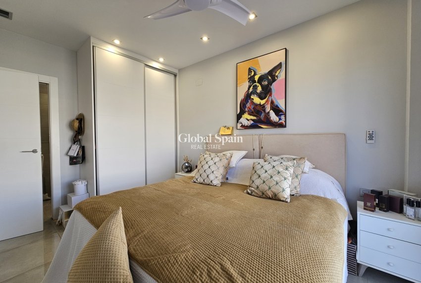 Resale - VILLA -
VILLAMARTÍN - Costa Blanca