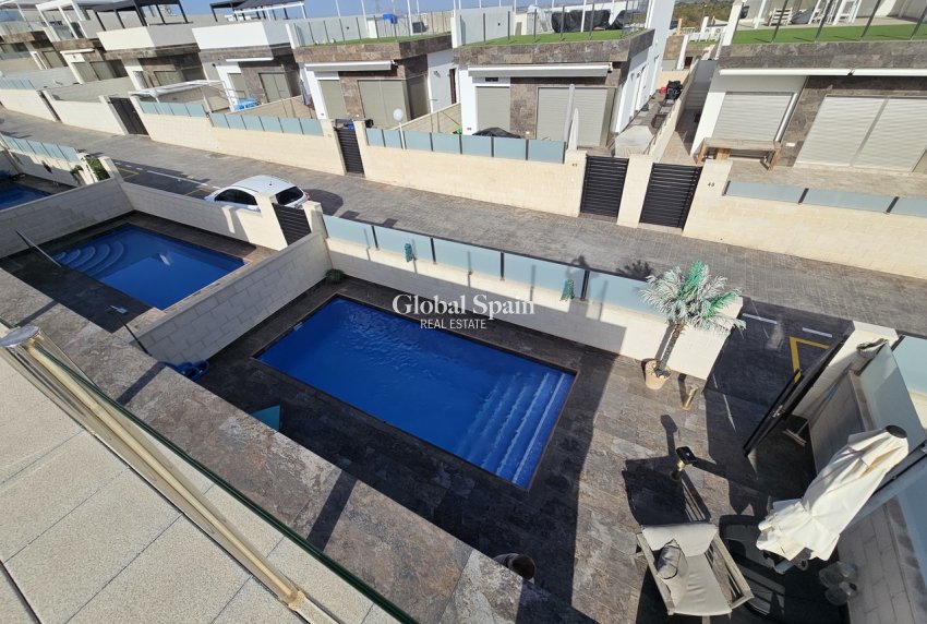 Resale - VILLA -
VILLAMARTÍN - Costa Blanca