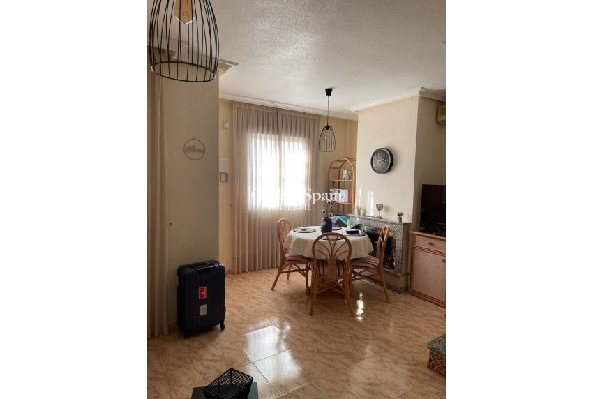 Resale - VILLA -
VILLAMARTÍN - Costa Blanca