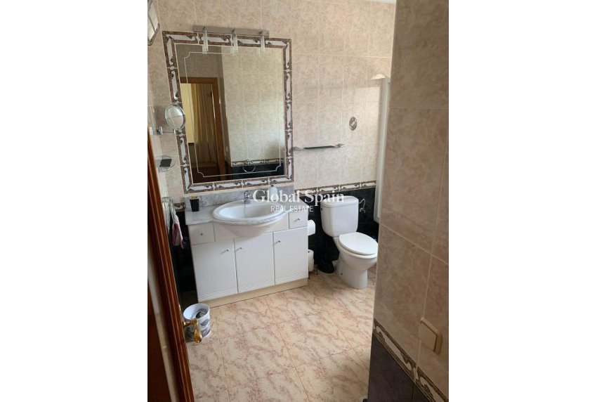 Resale - VILLA -
VILLAMARTÍN - Costa Blanca