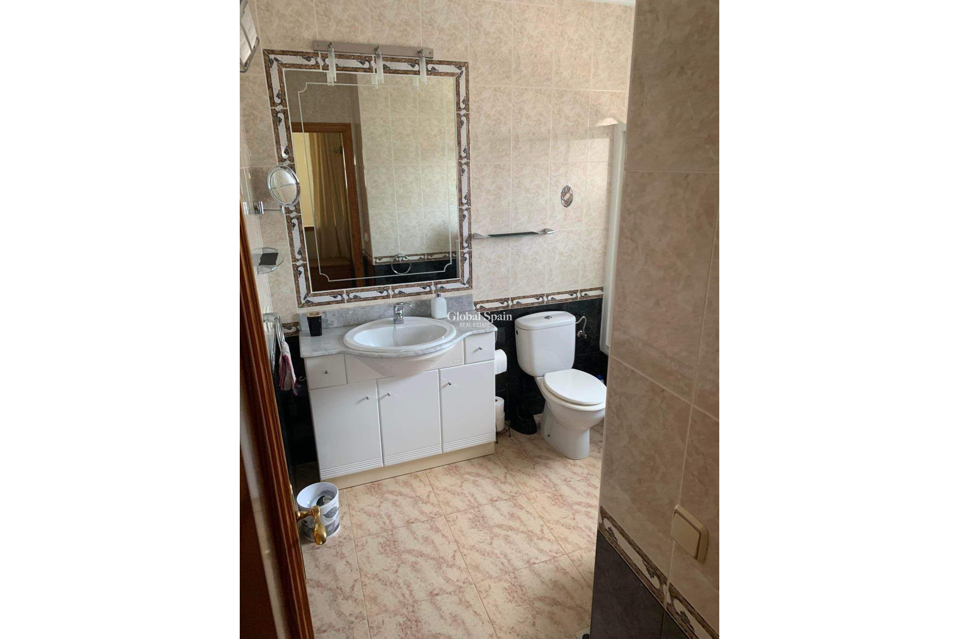 Resale - VILLA -
VILLAMARTÍN - Costa Blanca