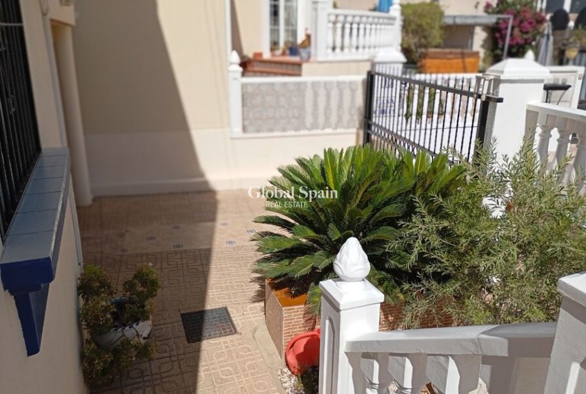 Resale - VILLA -
VILLAMARTÍN - Costa Blanca