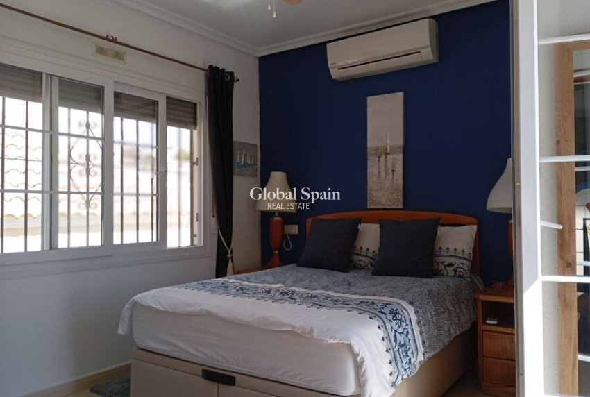 Resale - VILLA -
VILLAMARTÍN - Costa Blanca